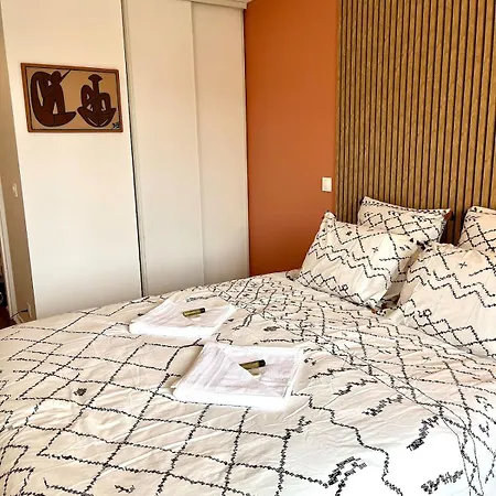 Savannah - With Balcony And Parking Talence